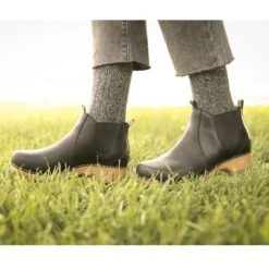 Dansko Becka Black Oiled Pull Up -Dansko Store Barnes PDP Becka black onfoot