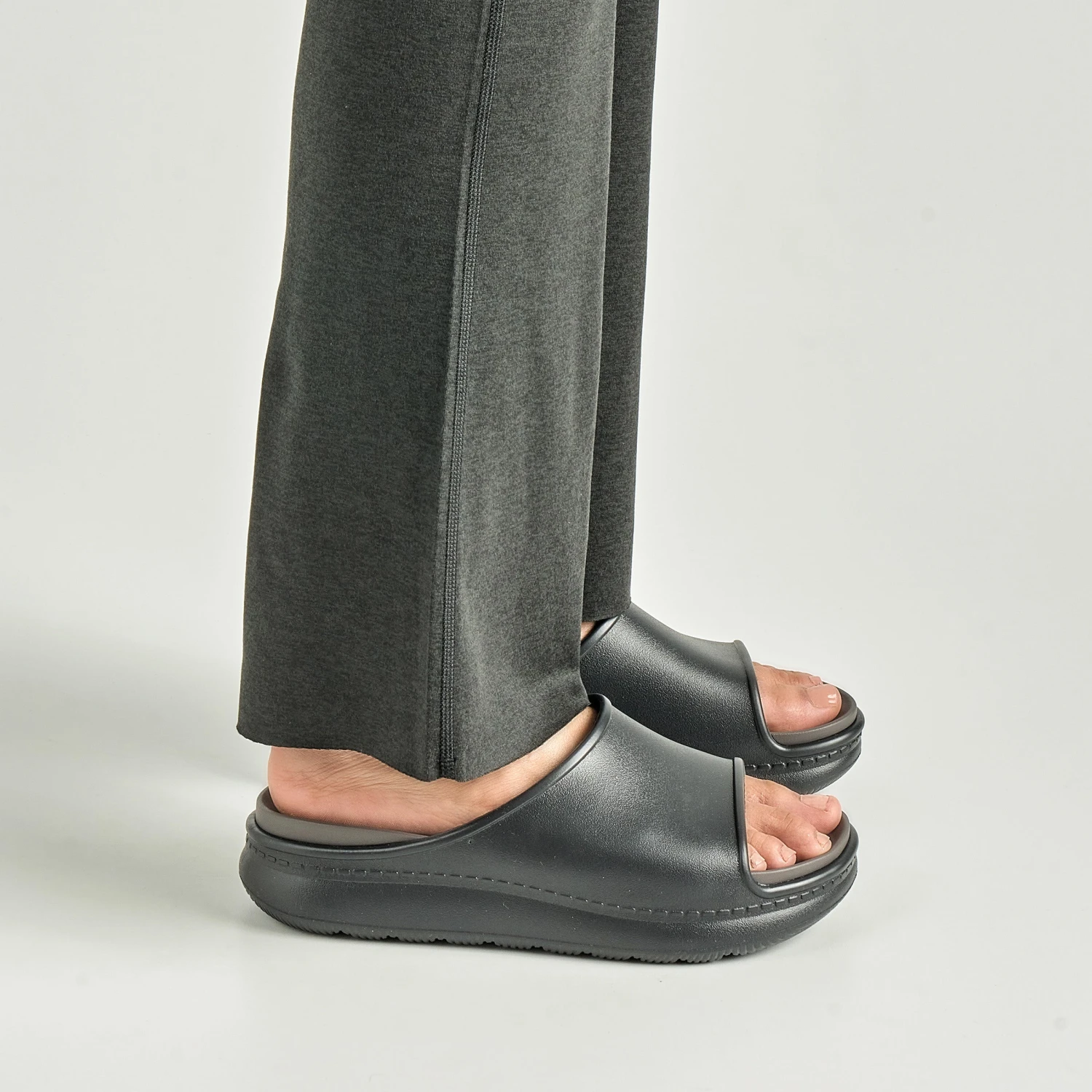 Dansko Devyn Black Molded 6 Dansko Devyn Black Molded - Image 6