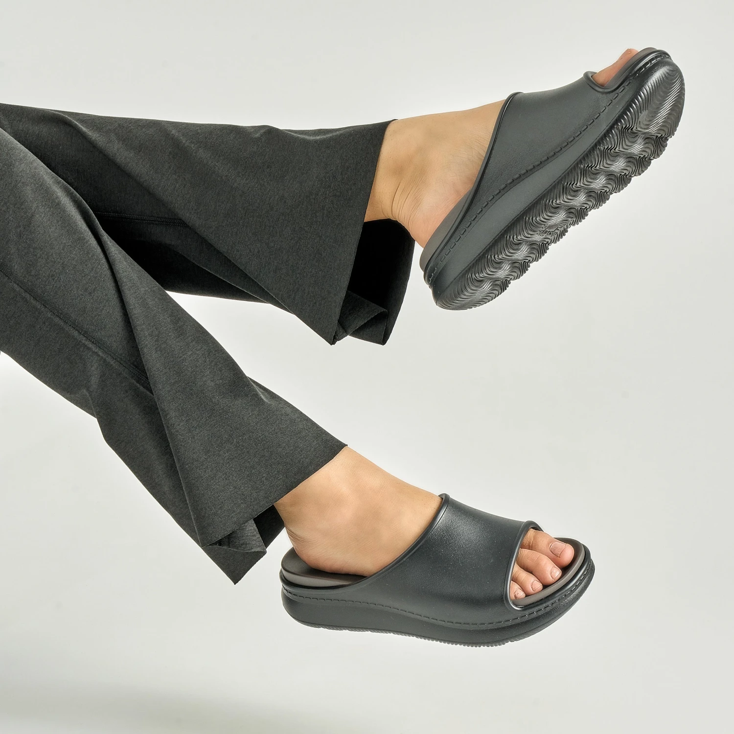 Dansko Devyn Black Molded 2 Dansko Devyn Black Molded - Image 2