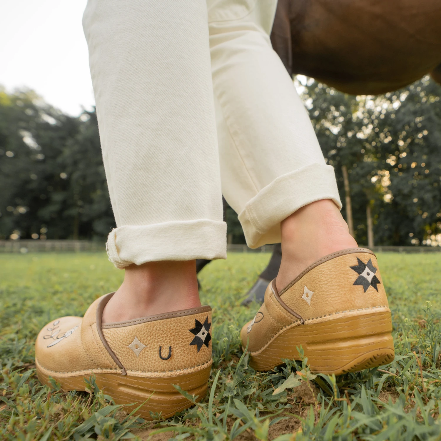 Dansko Jenni Pro Honey Distressed 3 Dansko Jenni Pro Honey Distressed - Image 3