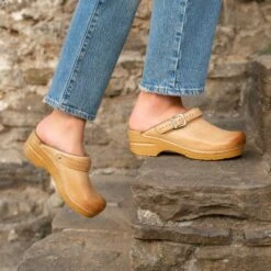 Dansko Store -Dansko Store Ingrid Honey D PDP 2 2400x2400 c87f8e85 233f 4925 8662 f8d013d3e57a