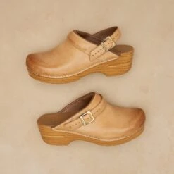 Dansko Ingrid Honey Distressed 15 Dansko Ingrid Honey Distressed -Dansko Store Ingrid Honey D PDP 3 2400x2400 7aa19d0e 5fbd 4af6 a026 f15007a498f5