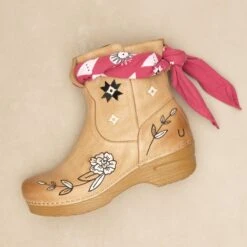 Dansko Jenni Boot Honey Distressed 14 Dansko Jenni Boot Honey Distressed -Dansko Store JenniEarleBootwithBandana2400x2400