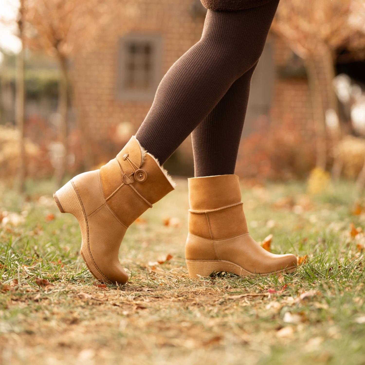 Dansko Lillith Honey Distressed 2 Dansko Lillith Honey Distressed - Image 2