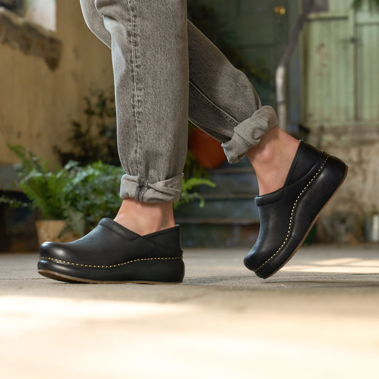 Dansko Platform Pro Black Burnished Nubuck 2 Dansko Platform Pro Black Burnished Nubuck - Image 2