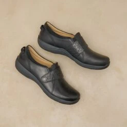 Dansko Sallie Black Waxy Burnished -Dansko Store Sallie Black PDP 1 2400x2400 a3a610f7 e641 4b3c ad69 67731da7918d 1