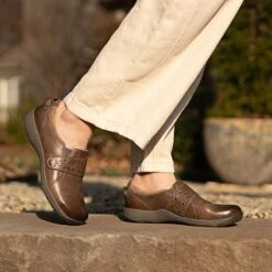Dansko Sallie Stone Waxy Burnished -Dansko Store Sallie Stone PDP 2 2400x2400 4bdb32d9 a4ab 4324 bafe 24c6f78e8511