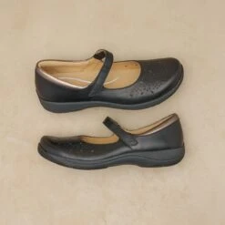 Dansko Stacy Black Waxy Burnished -Dansko Store Stacey Black PDP 1 2400x2400 7a389aa5 b425 44d9 b0a2 6c1de536dc16