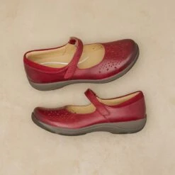 Dansko Stacy Red Waxy Burnished 19 Dansko Stacy Red Waxy Burnished -Dansko Store Stacey Red PDP 3 2400x2400 f0af4b11 dca1 447d afcf a4486ab95c21