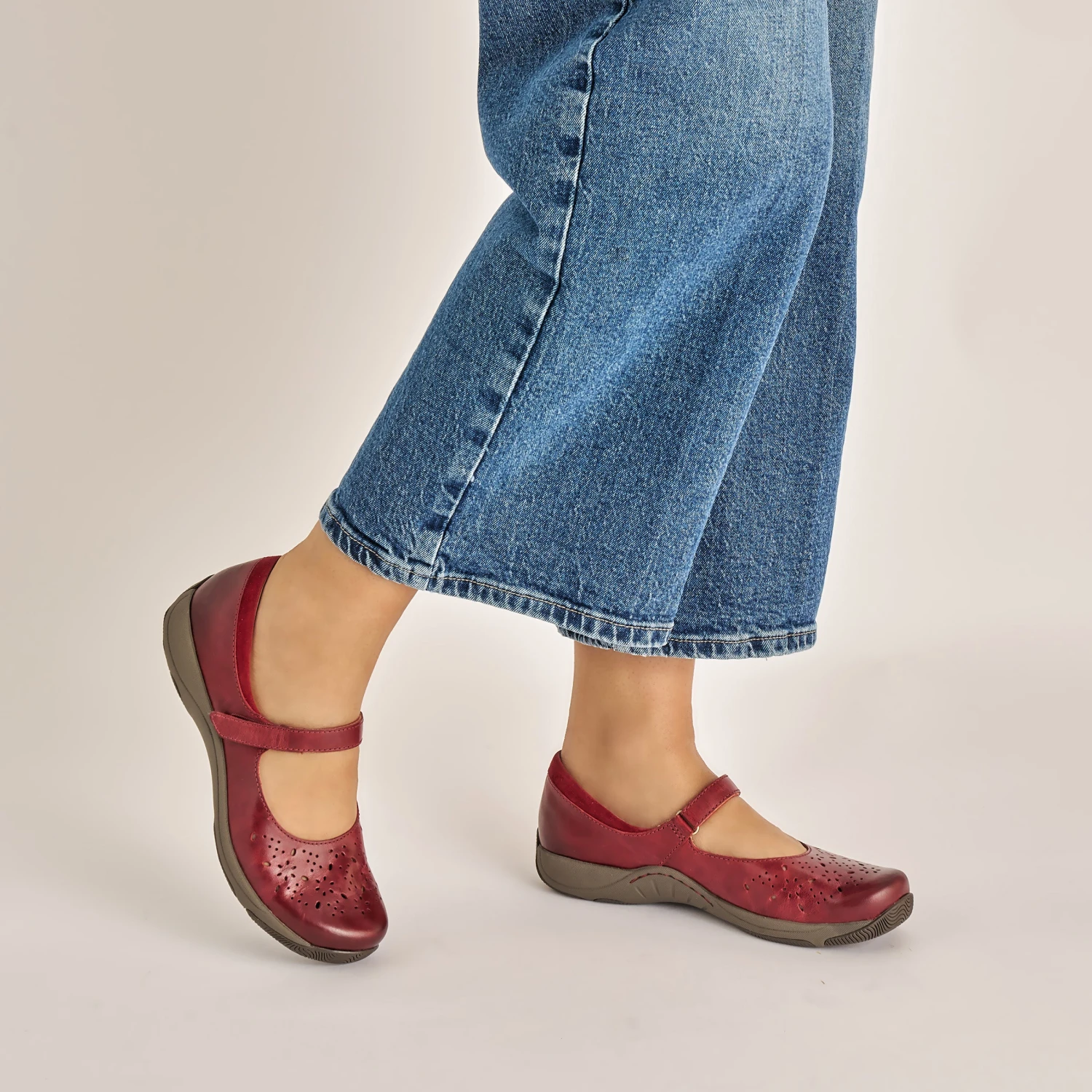 Dansko Stacy Red Waxy Burnished 2 Dansko Stacy Red Waxy Burnished - Image 2