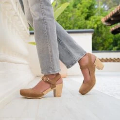 Taytum Tan Milled Nubuck -Dansko Store Taytum Tan PDP 2 2400x2400 d58b9470 4e74 4b81 9c0e edc5185d62da