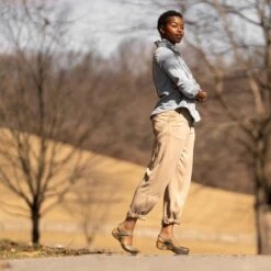 Tiffani Ivy Milled Burnished -Dansko Store Tiffani Ivy PDP 2 Image 2400x2400 fb156aaf c93b 44e2 9b49 536d7a092ef2