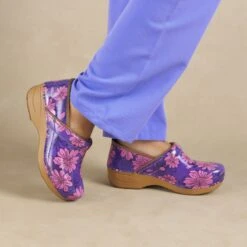 Dansko XP 2.0 Purple Bloom Patent -Dansko Store XP20 PurpleBloom 2400x2400 76a2d7e4 6345 416e 85c9 82426a1d41a2